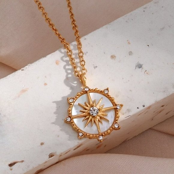 LEMONLIMEBLUE Jewelry - 8-Point North Star Pendant Necklace with 18K Gold Plating and Natural Shell